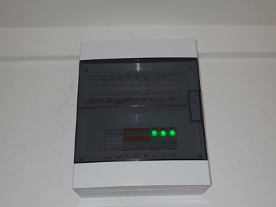 Kapcsolótábla szerelés